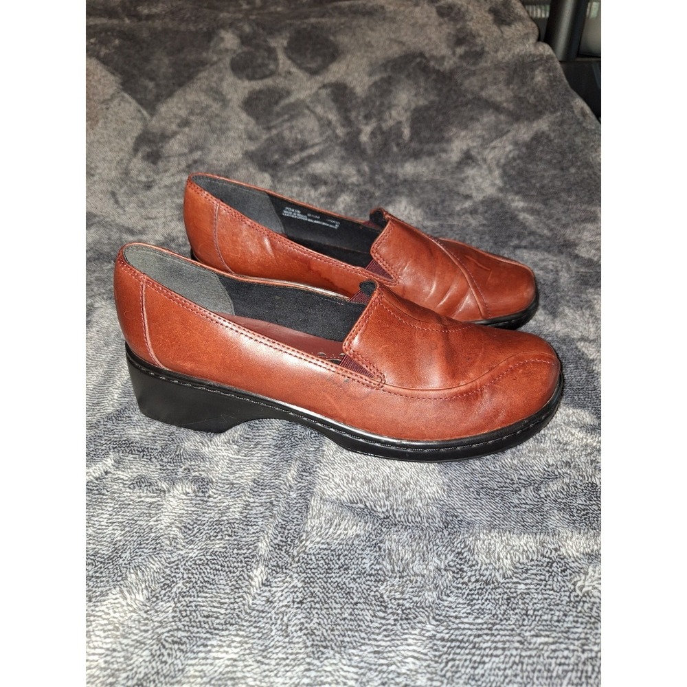 Clarks Loafer Shoes Womans 8.5 Leather Burgundy Comfort Classic Minimalist